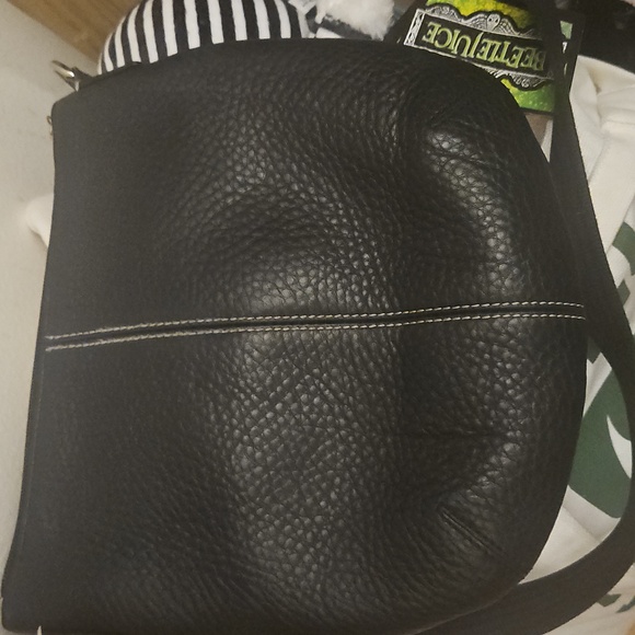 Vintage Coach Black Pebbled Leather Crossbody Bag with Turnlock Front Pocket. - Picture 2 of 12